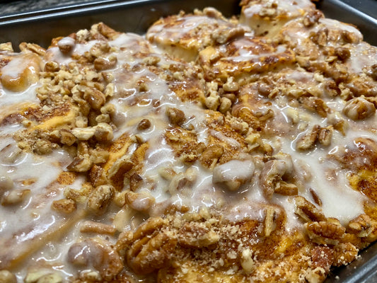 Cinnamon Roll Peach Cobbler